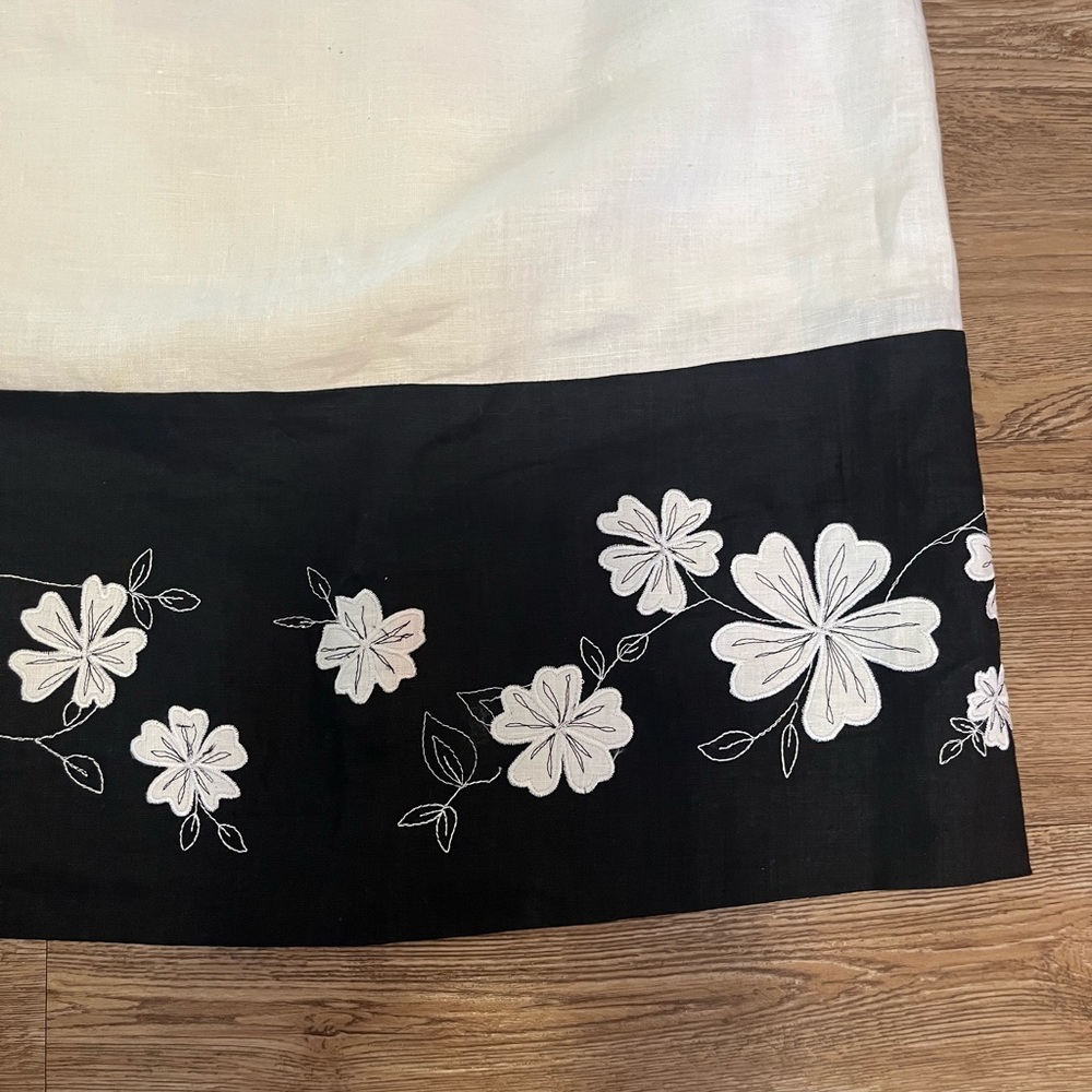 Jones New York Dress- White with Floral Seam Size: 12  PTP: 20" L: 37" - Picture 7 of 9
